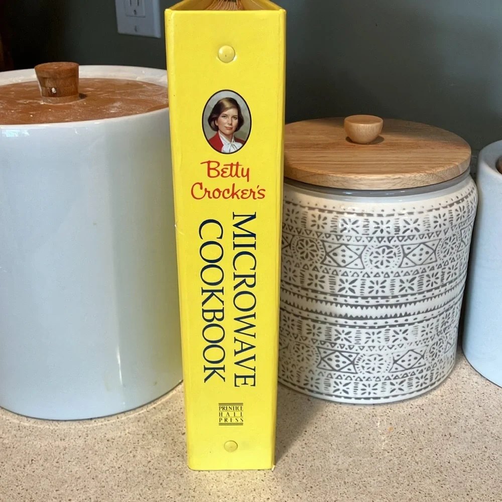 Vintage Betty Crocker's Microwave Cookbook 5-Ring